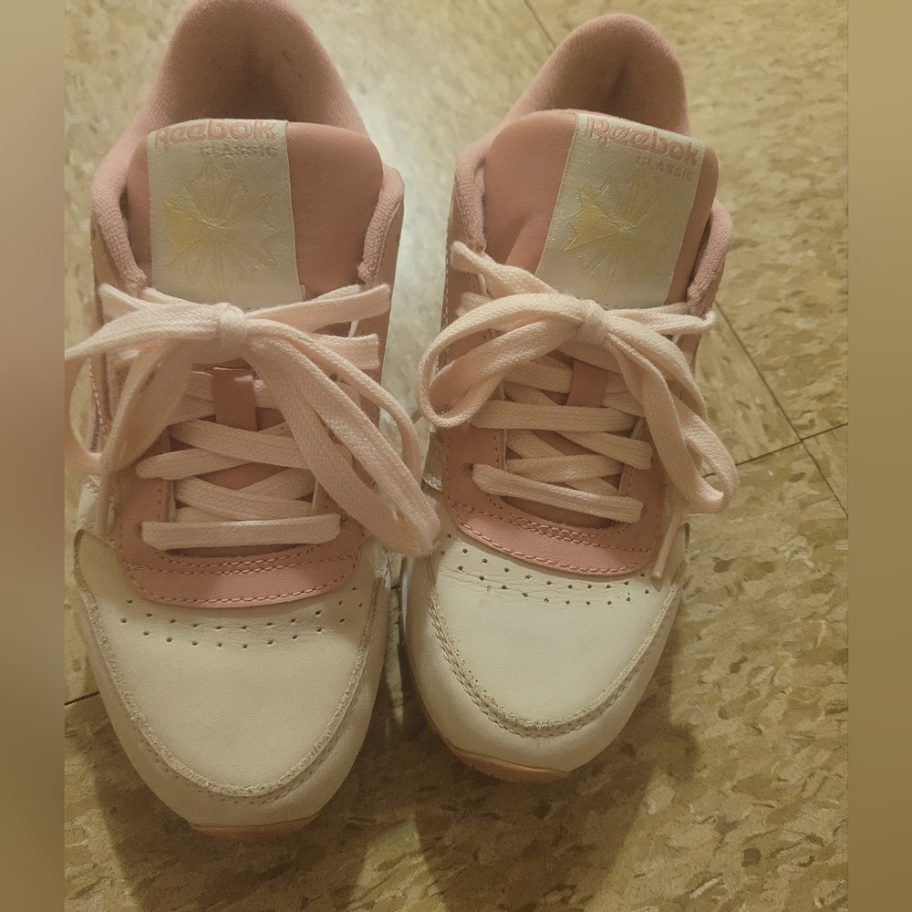 Women Reebok sneakers, size 5